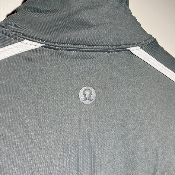 Lululemon jacket Size L - Picture 3 of 6